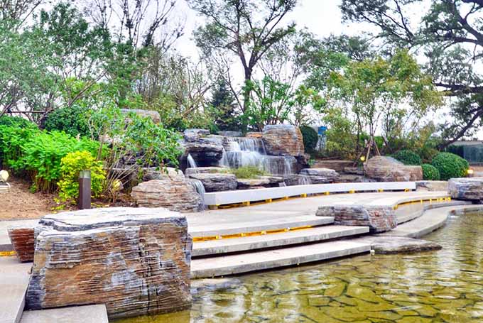 ?拉斯維加斯也有千層石假山水池了是這家中國公司做的