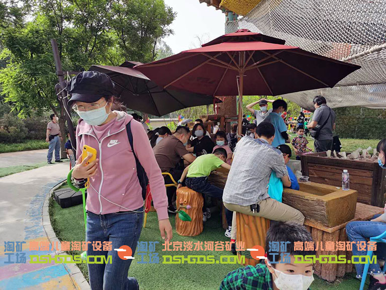 旅游區的客戶可以免費試用淘礦工場的兒童淘礦設備