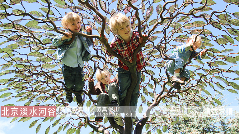 金屬仿真樹(shù)和水泥仿真樹(shù)和玻璃鋼假樹(shù)相比的優(yōu)點(diǎn)