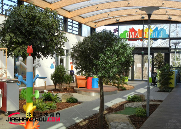 仿真樹對杭州逸酒店的加分得到越來越多其顧客的認可和追捧