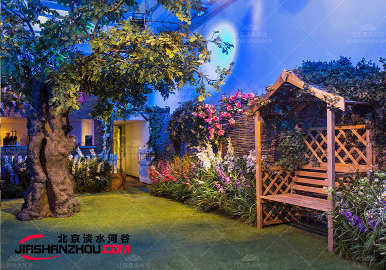 仿真樹把千島湖心境諾富特酒店變得像是浪漫秘密花園一樣