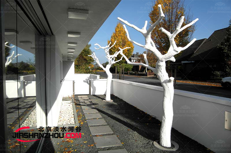 新仿真樹設計是簡主義的完美呈現