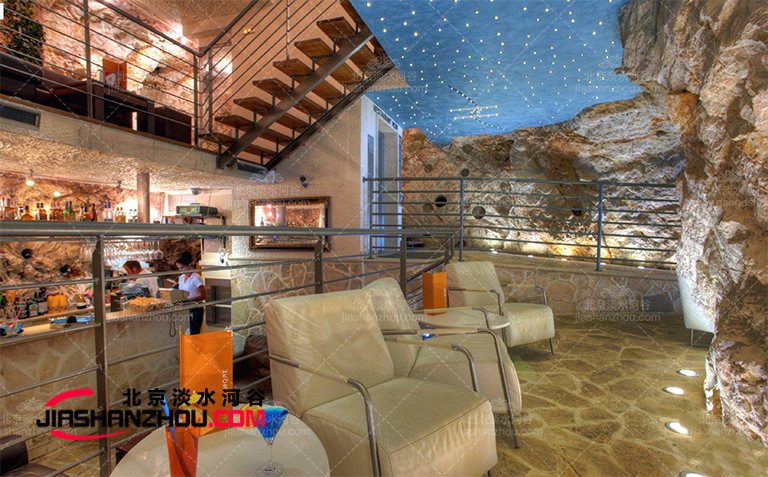 始終保持思想和創造力才能設計出高端洞穴酒店