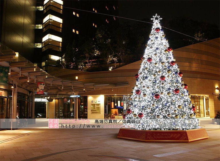 如何分步驟進(jìn)行人造仿真樹圣誕樹裝飾美陳