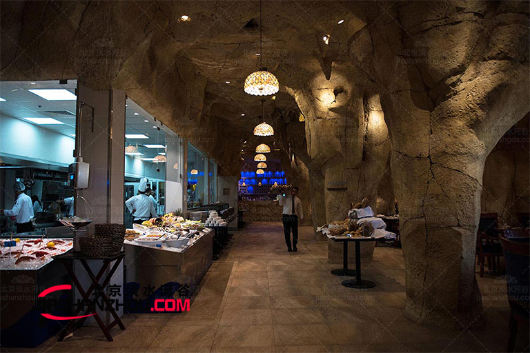 在森林和洞穴中吃烤肉這家日式餐廳給你全身心的感官體驗