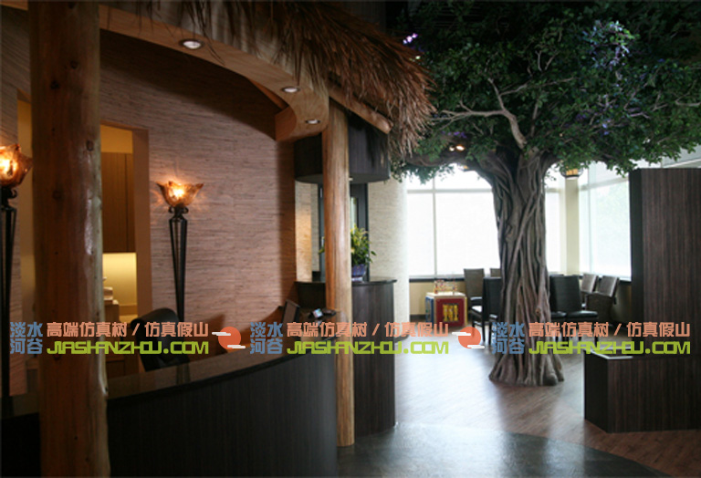 兒童房中的仿真榕樹和整體環(huán)境相搭配