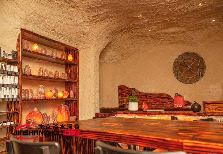 重慶奇特人造鹽洞餐廳老板表示多來吃飯還能長壽