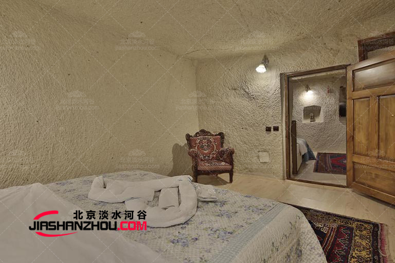 改造為仿真巖洞旅游客棧后鄉野別墅實現華麗大變身