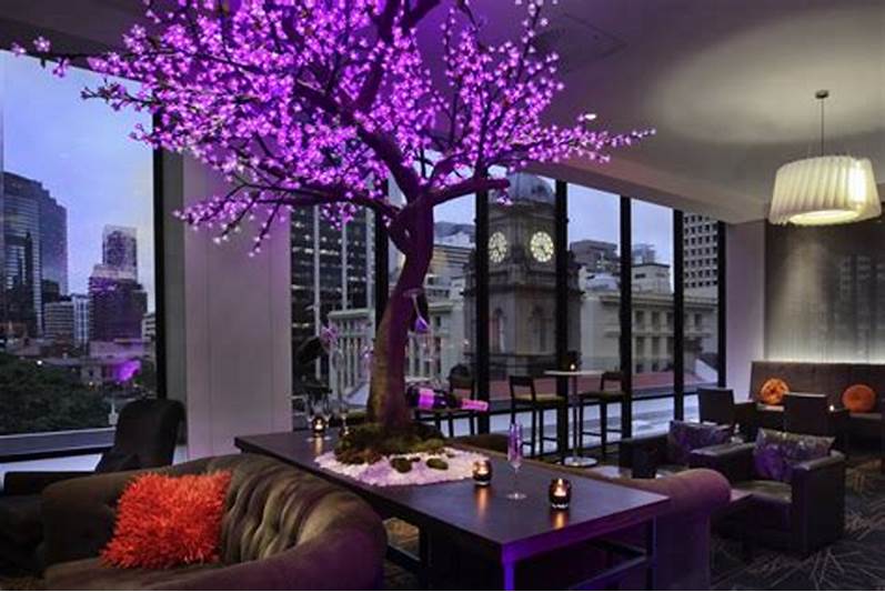 帶燈的的仿真樹比普通的假樹漂亮多了