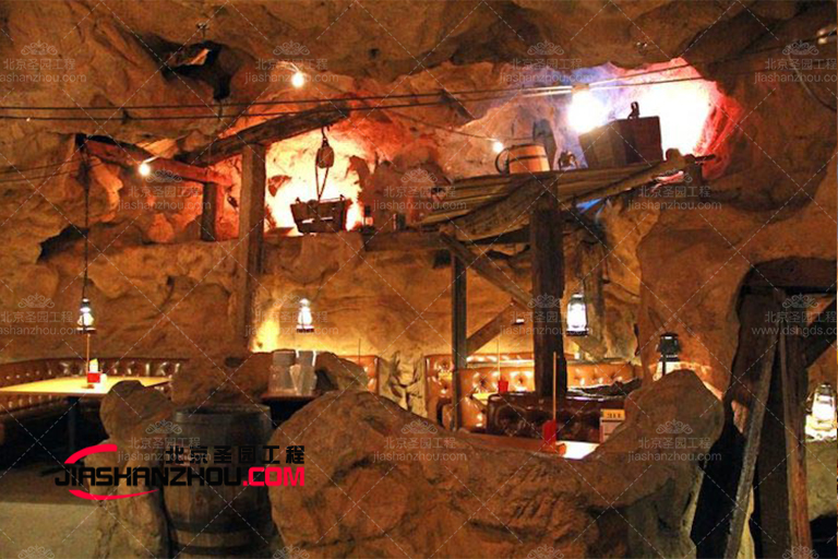 天津網紅店巖洞咖啡廳高顏值吸引游客絡繹不前晚