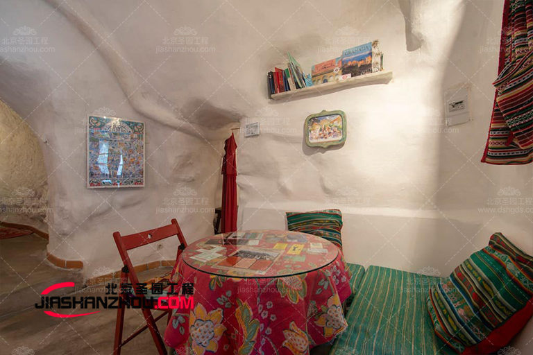 從早到晚都排隊上?；鸢咨珟r洞民宿