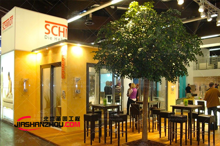 看北京廠家是如何營造秘密花園森系仿真樹綠色餐廳的