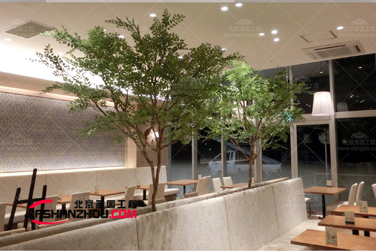 仿真樹景觀對(duì)于杭州樓外樓餐廳室內(nèi)外裝飾來說足夠時(shí)尚