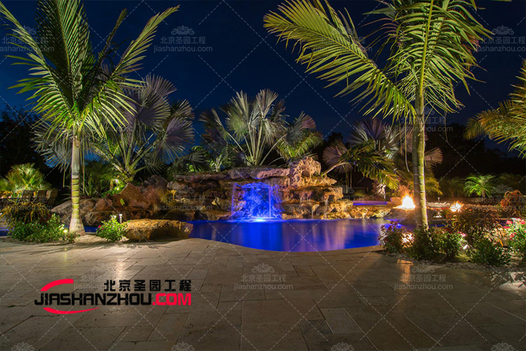 在戶外種植人造仿真樹植物為花園裝飾起到畫龍點睛的作用