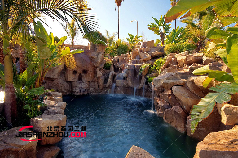 帶餐桌布局的戶外塑石假山景觀別墅庭院設(shè)計(jì)