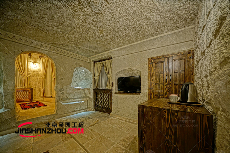 北京廠家設計制作的每款仿真山洞別墅都是一無二的