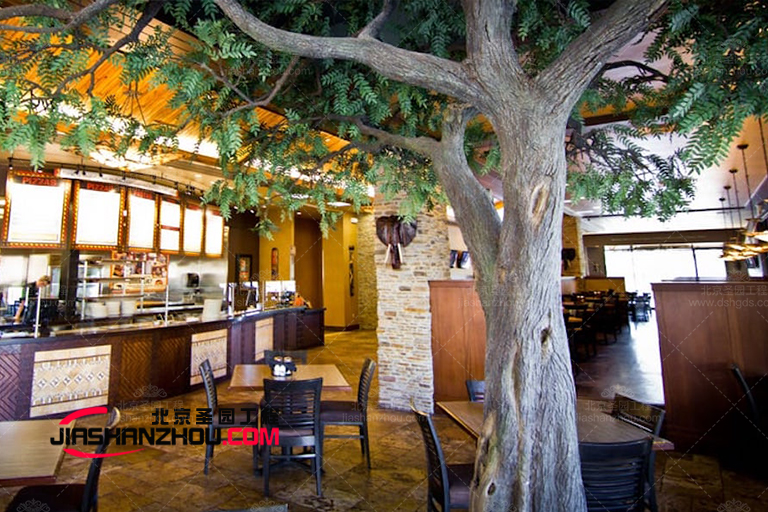 滁州市鳳陽縣客來餐廳添加仿真樹以獲得多穩定的綠色元素