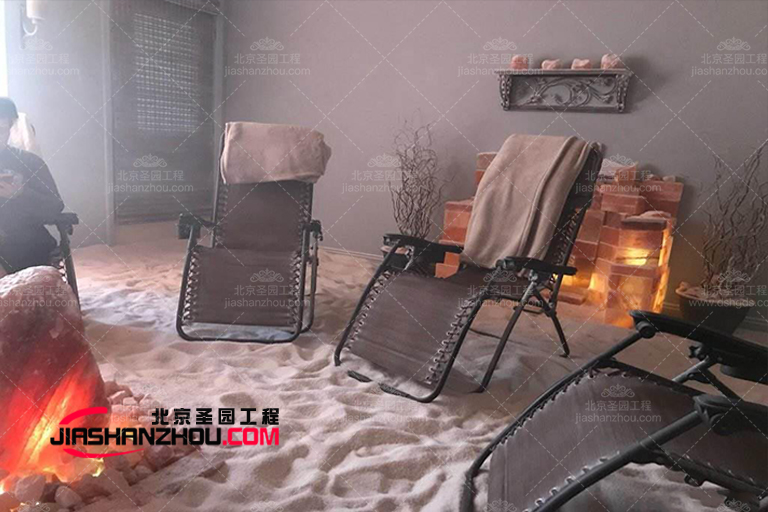 帶壁爐的豪華仿真鹽洞別墅臥室溫暖浪漫