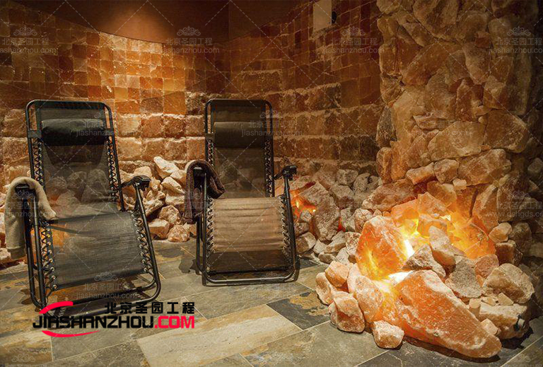 鹽洞汗蒸鹽療房間有一種富麗堂皇和復(fù)古的感覺