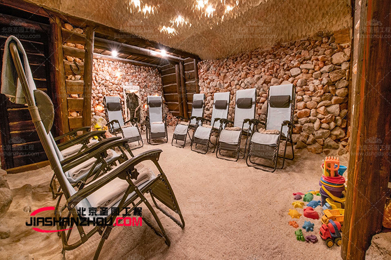 洞穴主題汗蒸鹽療房空間的溫暖舒適就像家一樣的感覺