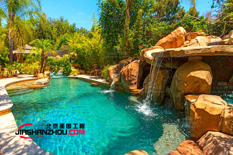 這種現(xiàn)代塑石假山水池景觀(guān)設(shè)計(jì)才是真正的休閑勝地