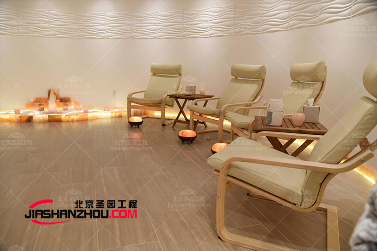 畫(huà)廊中的優(yōu)雅豪華鹽洞汗蒸鹽療房展示了設(shè)計(jì)師的理念