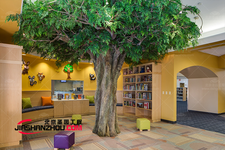 參與貴陽兒童樂園人造仿真樹項目施工