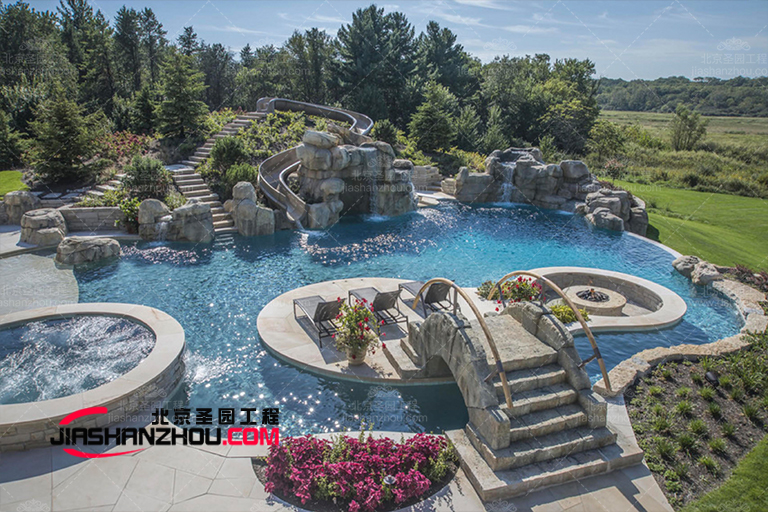 瓷器和瓷磚是塑石假山水池景觀傳統(tǒng)常用的飾面材料