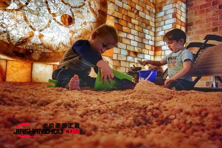 紫紅色給兒童主題仿真鹽洞汗蒸房空間帶來強烈的大自然的氣息