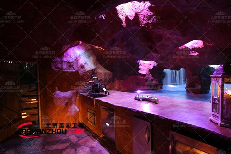 仿真洞穴餐廳為用餐娛樂活動打造優雅外觀