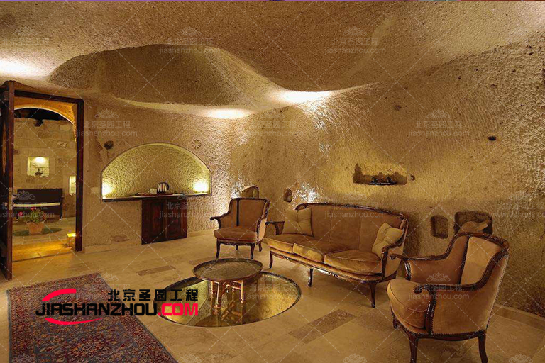 冷暖色調(diào)的仿真山洞客棧制作呈現(xiàn)不同的基色氛圍