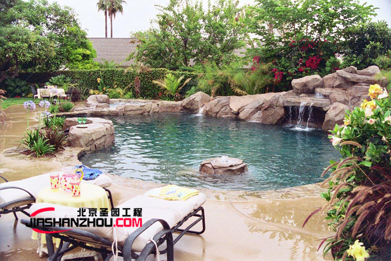 GRC塑石假山水池景觀為環境創造完美的充滿異國情調的背景