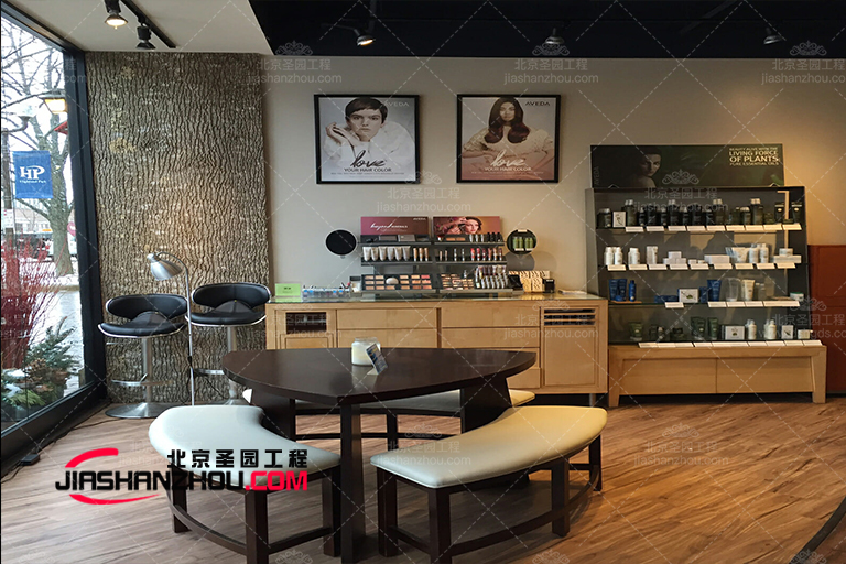 仿真樹(shù)皮屋民宿因其奢華的感覺(jué)而成為室內(nèi)裝飾的可靠選擇