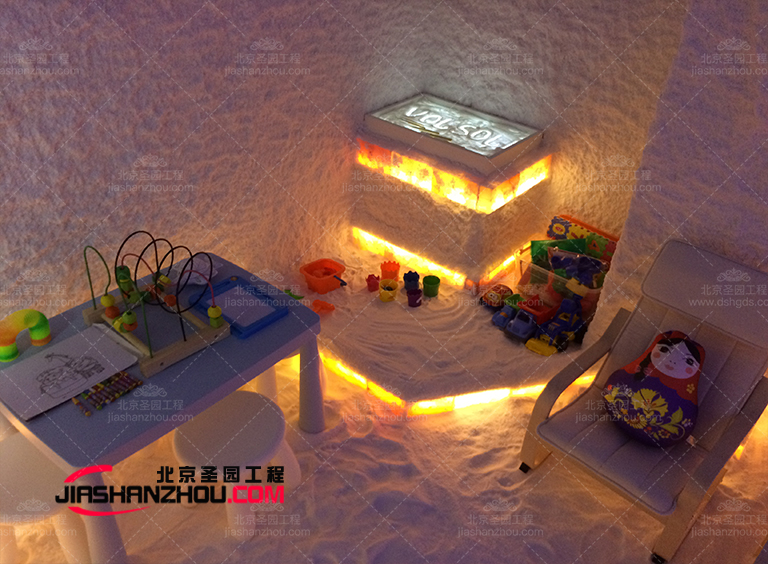 合理的鹽壁燈布局會(huì)讓仿真鹽洞鹽療房SPA空間看起來(lái)大