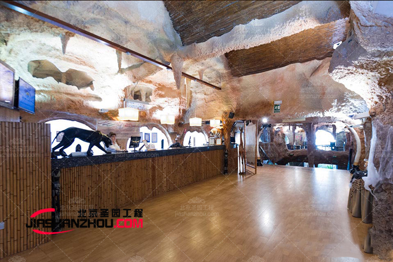 仿自然鹽洞茶餐廳有著簡約和令人愉悅的柔和配色方案