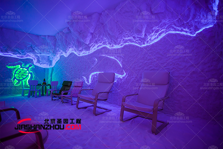 鹽壁燈等照明是仿真喜馬拉雅鹽洞設計的重要組成部分