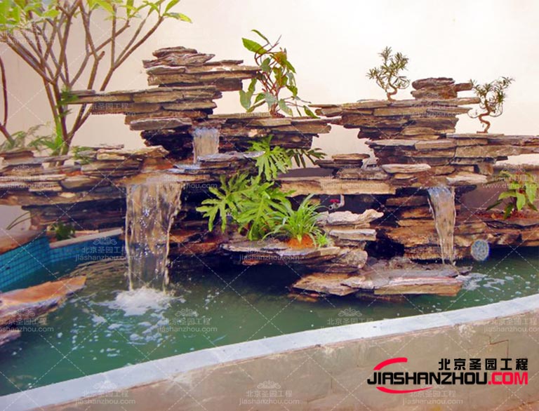 塑石假山創造出的f 景增強了美的欣賞能力