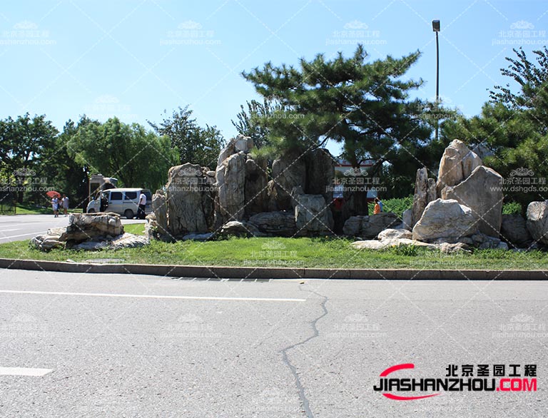 塑石假山是在園林景觀中重要的造景素材