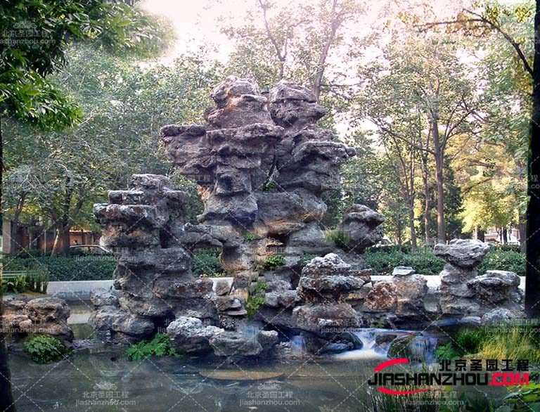 塑石假山因其的可塑性高大大的推動了現(xiàn)代園林的發(fā)展