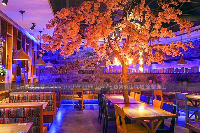 大型仿真樹裝飾我們?nèi)绾芜x擇呢？大型仿真樹裝飾用于哪些地方？