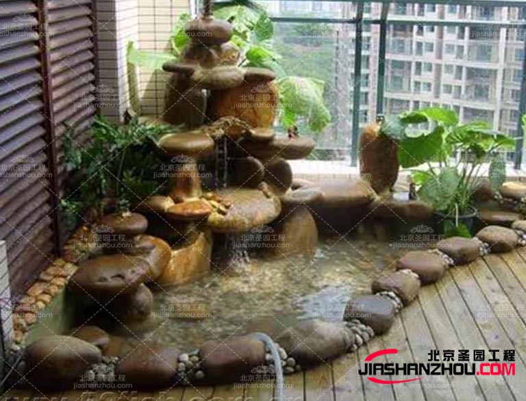 塑石假山特且?guī)缀醪粫?huì)被遺忘的圖案，與植物織物的裝飾細(xì)節(jié)相結(jié)合