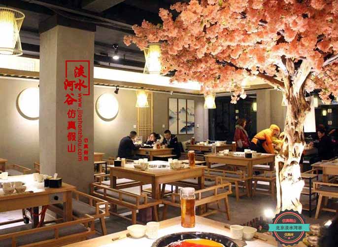 仿真樹(shù)裝飾對(duì)于改善社區(qū)環(huán)境的積極作用